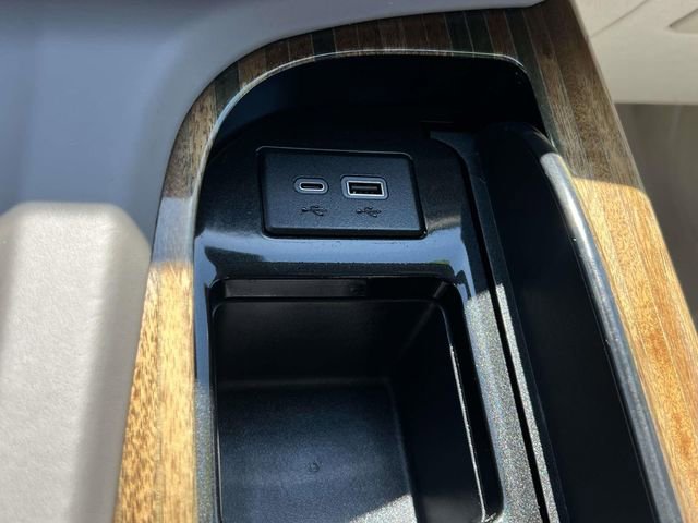 Used 2023 Cadillac Escalade Sport Platinum w/ LPO, ONYX Package image 34