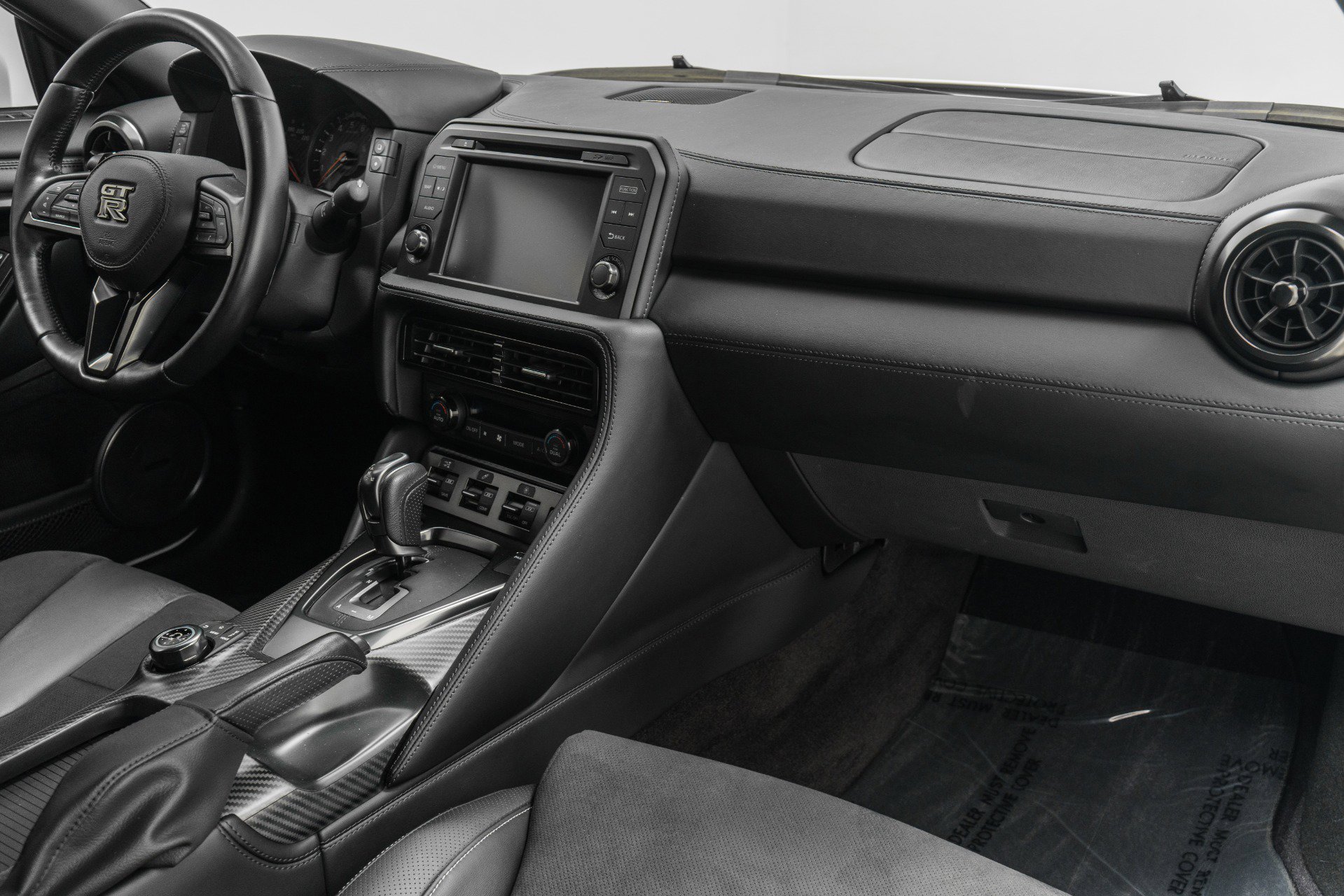 Used 2020 Nissan GT-R Premium image 14