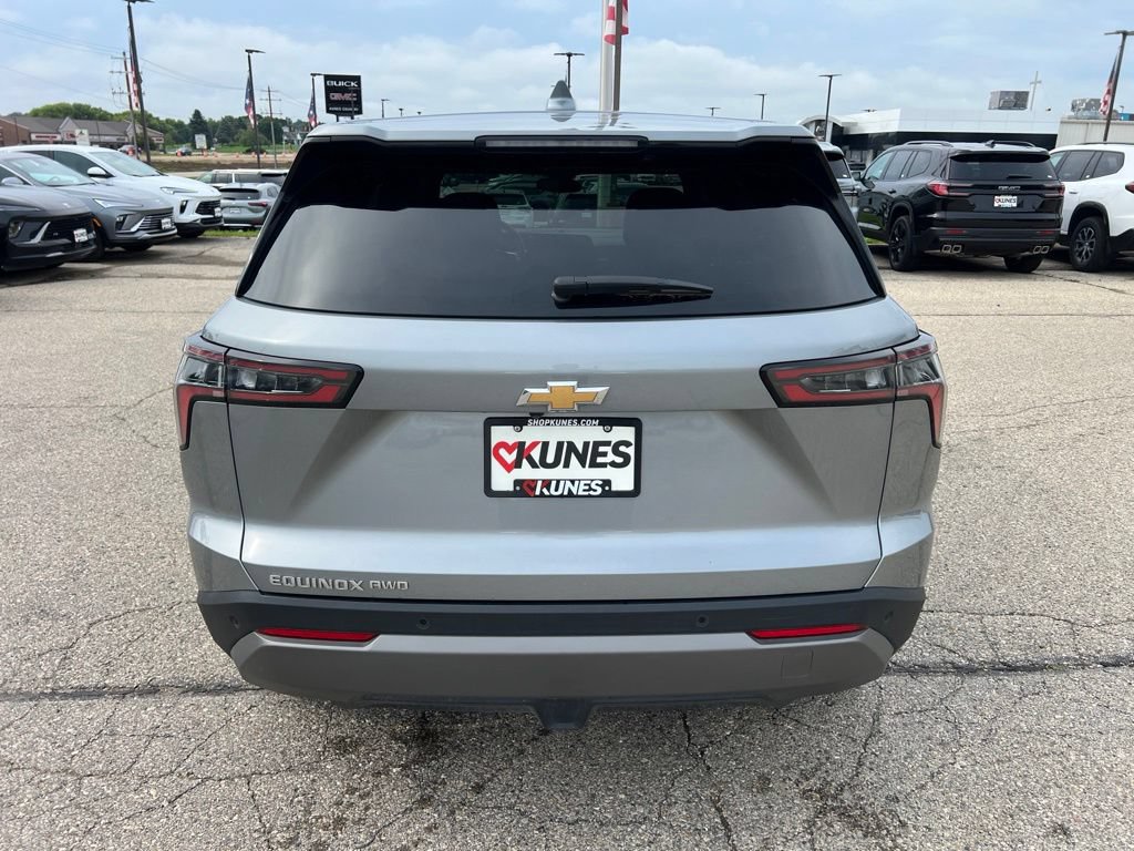 Used 2025 Chevrolet Equinox LT AWD/4WD image 9