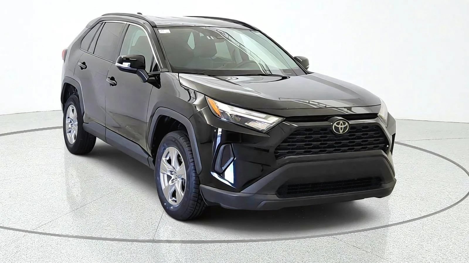 Used 2024 Toyota RAV4 XLE FWD image 12