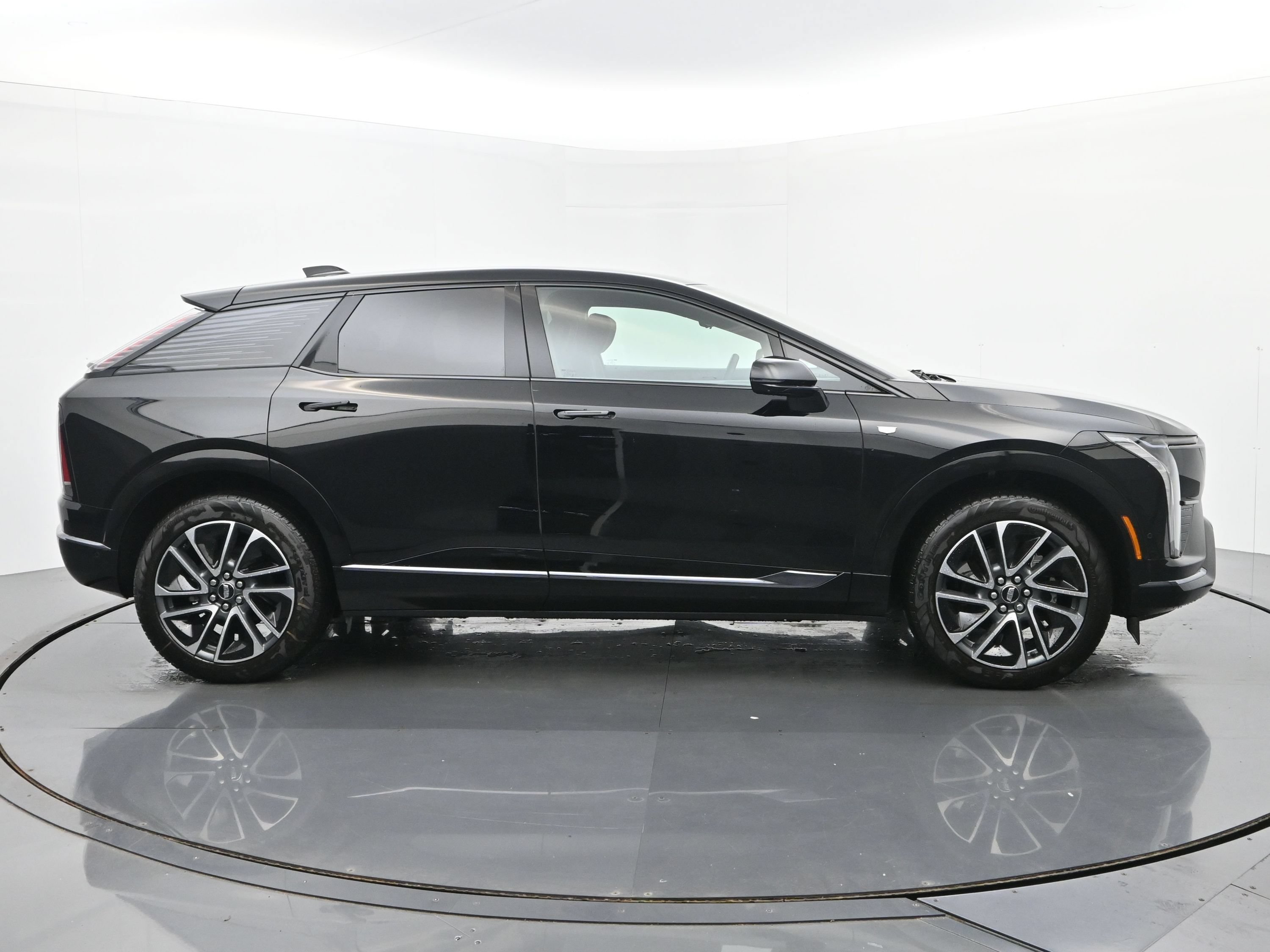 New 2026 Cadillac Optiq Sport 1 w/ LPO, Floor Liner Package AWD/4WD image 6