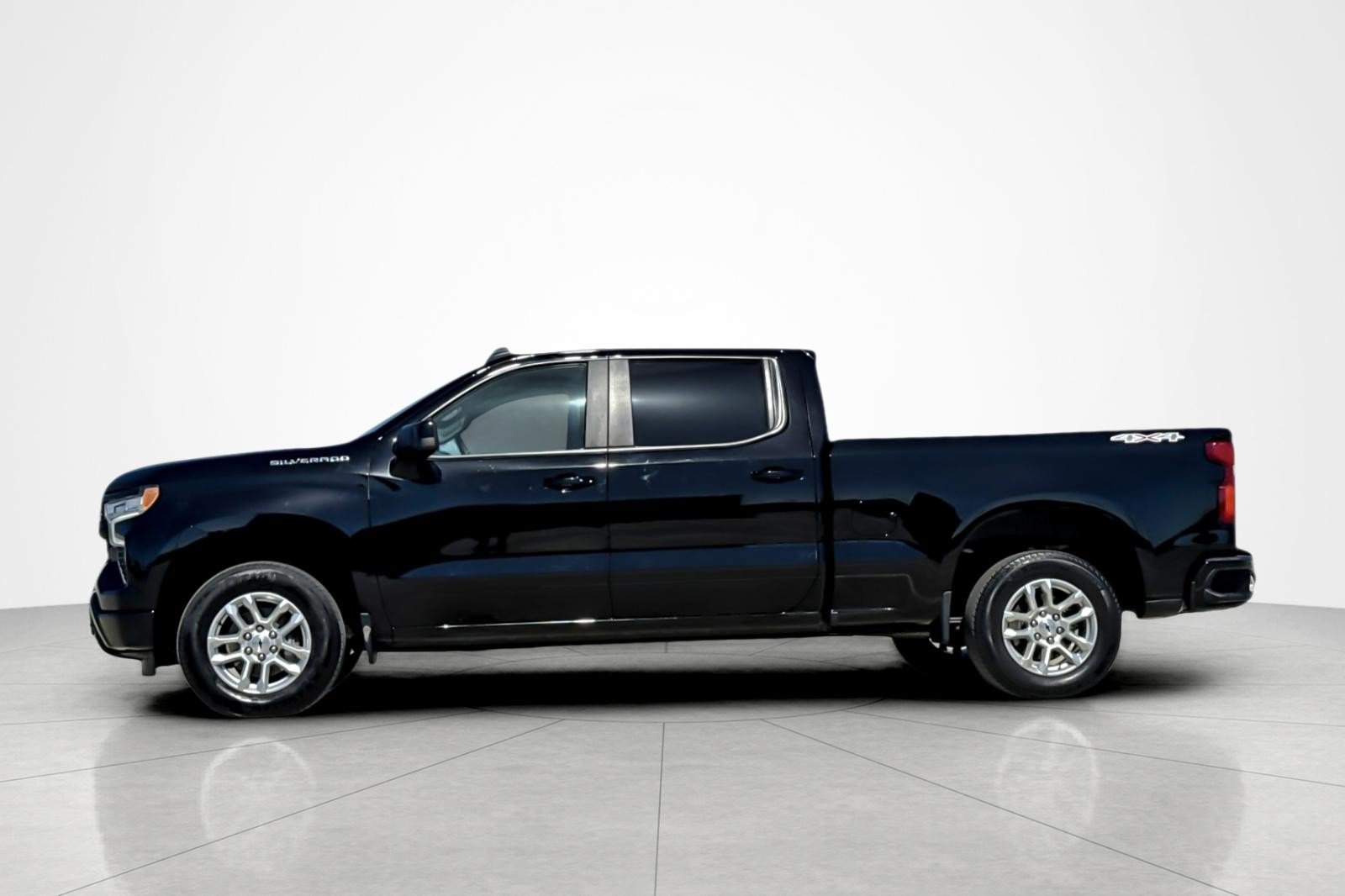 Used 2023 Chevrolet Silverado 1500 RST w/ Convenience Package II AWD/4WD image 2