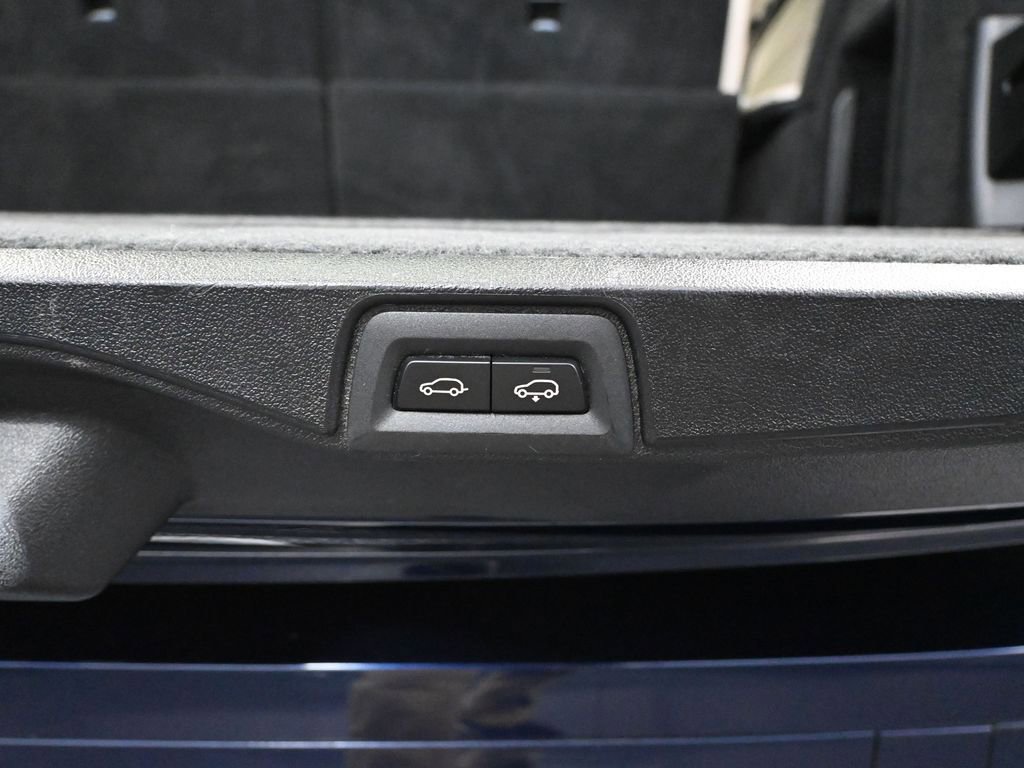 Used 2023 BMW X7 xDrive40i w/ Executive Package image 52