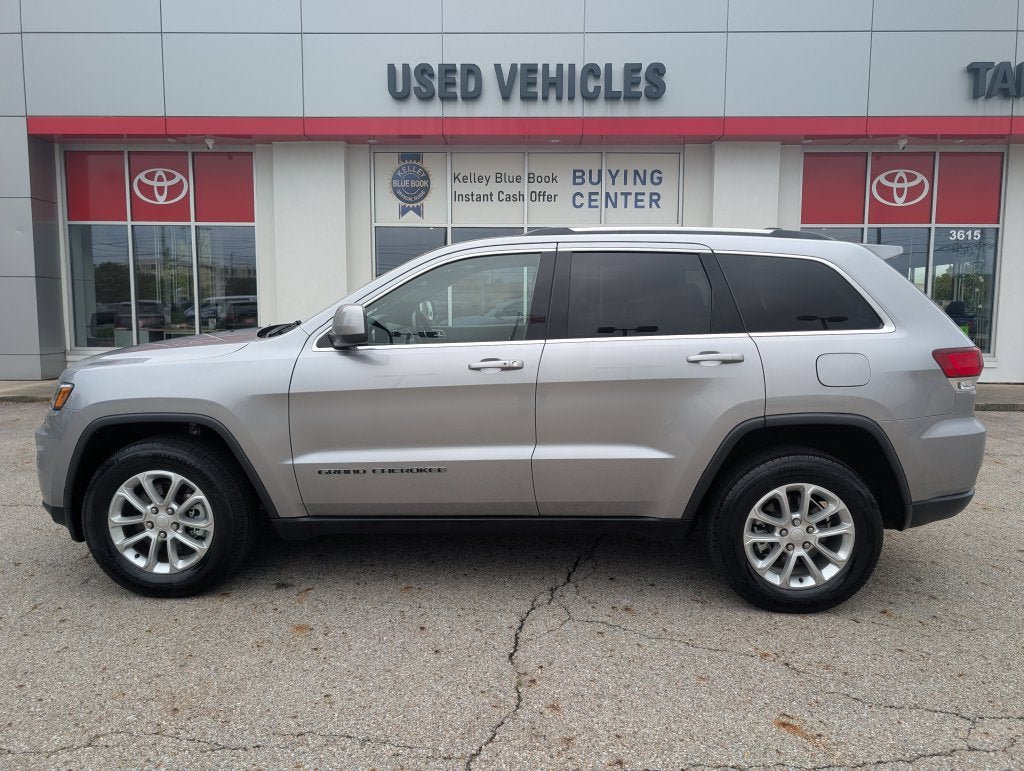Used 2021 Jeep Grand Cherokee Laredo X AWD/4WD image 4
