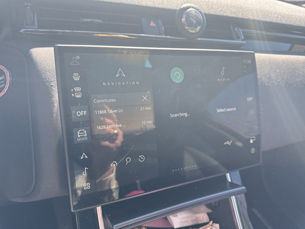 Used 2025 Land Rover Range Rover Velar Dynamic SE image 12