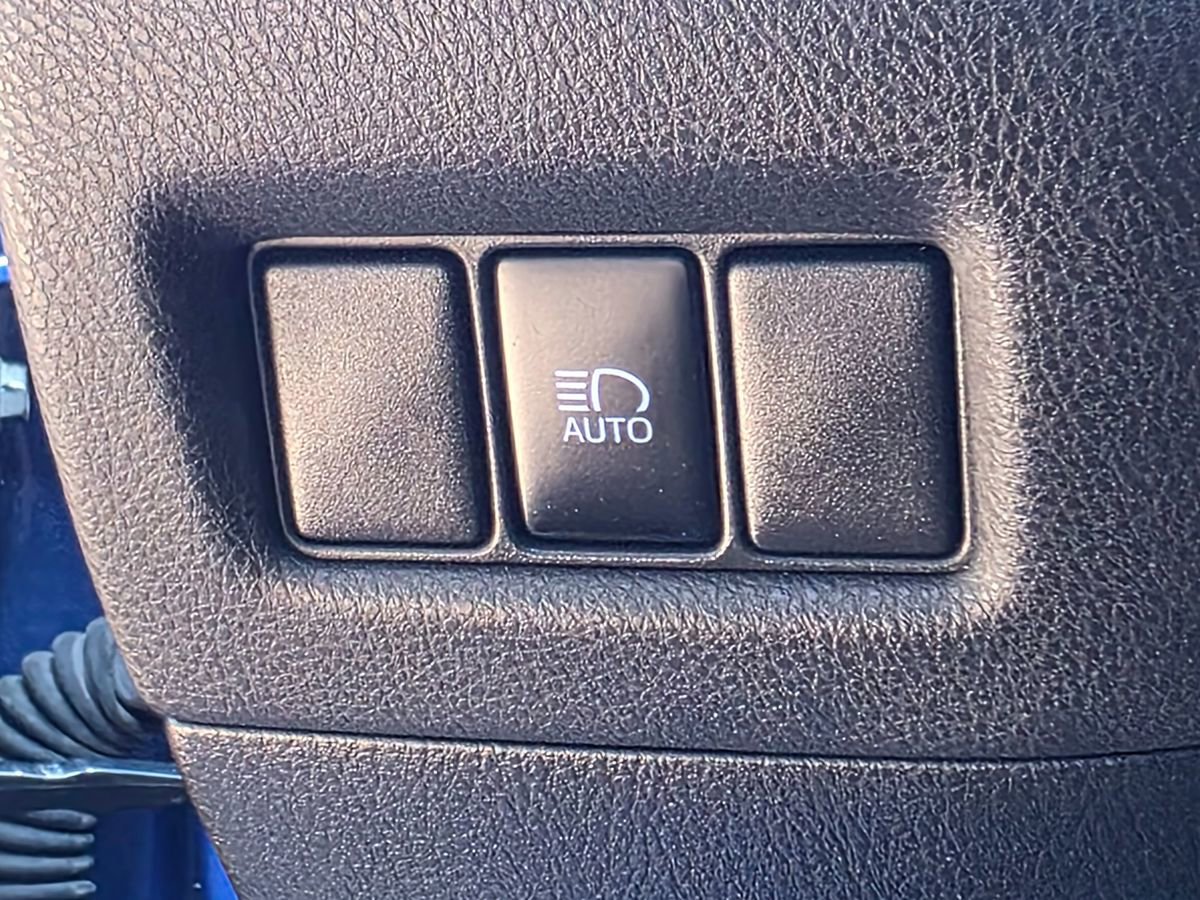 Used 2020 Toyota C-HR Limited FWD image 46