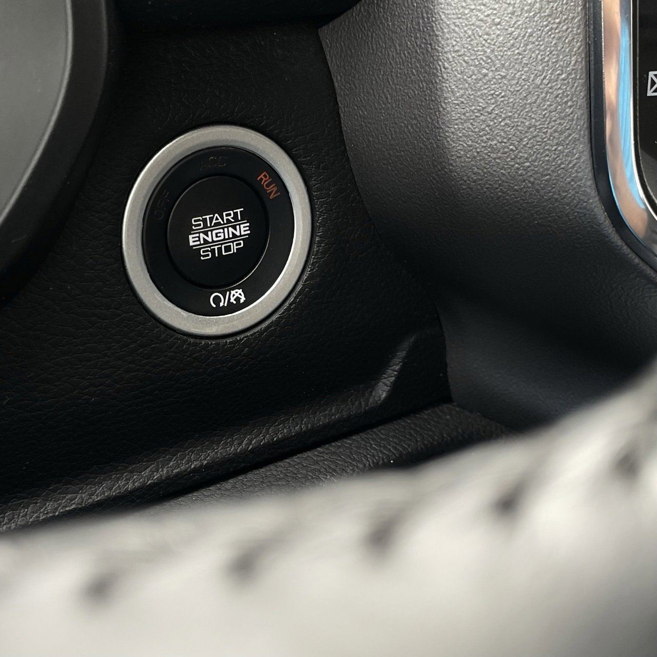 Used 2024 RAM 1500 Laramie image 16