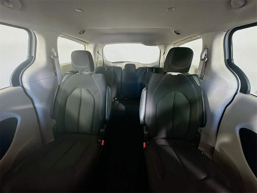 Used 2023 Chrysler Voyager LX image 13