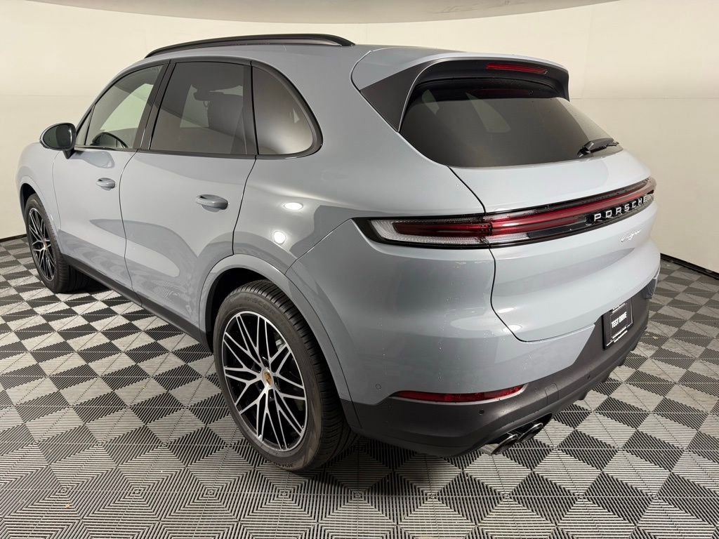 Certified 2025 Porsche Cayenne image 3