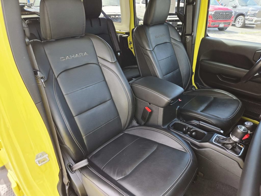 Used 2023 Jeep Wrangler Unlimited Sahara w/ Cold Weather Group AWD/4WD image 17