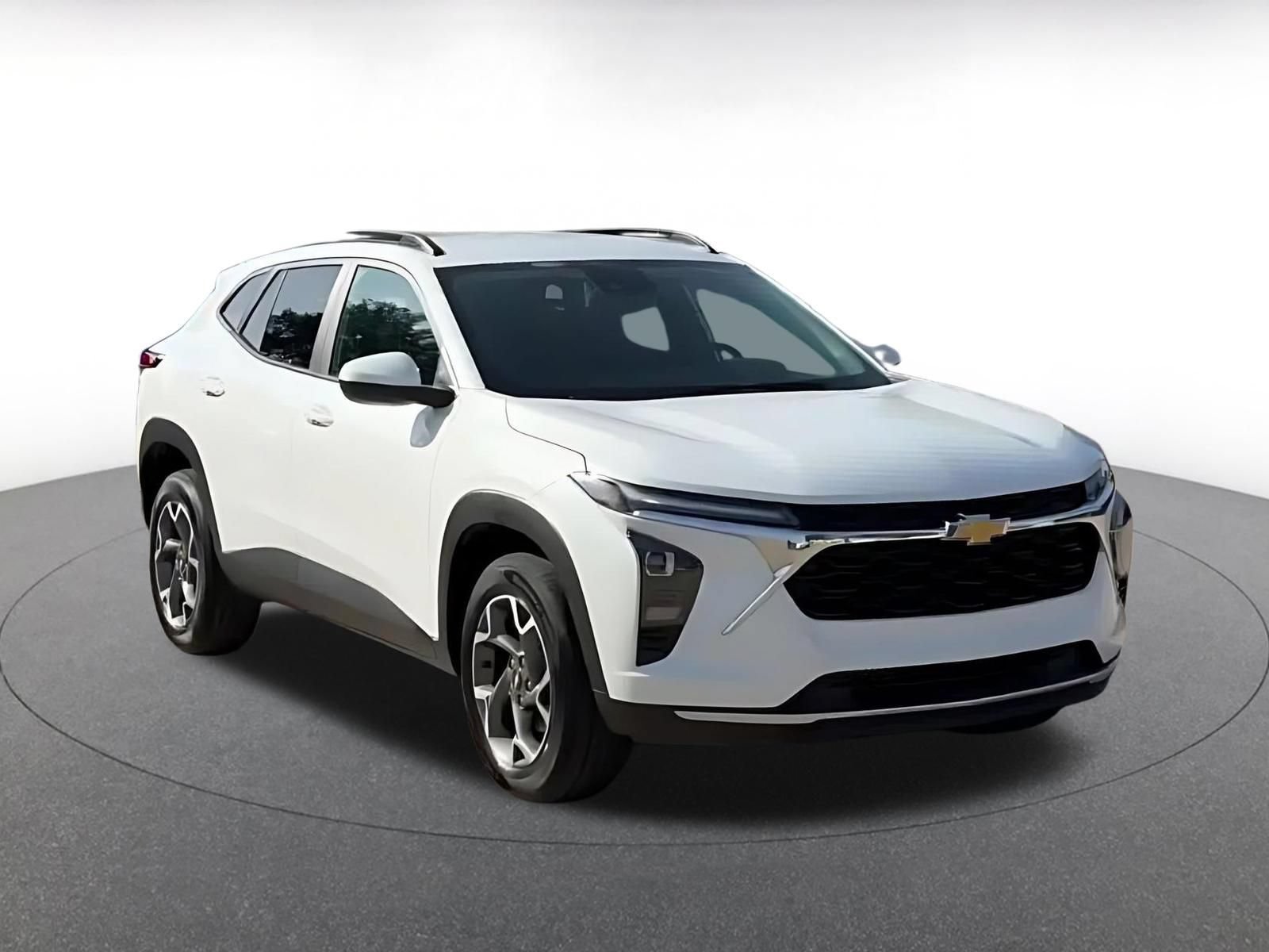 Used 2025 Chevrolet Trax LT w/ LT Convenience Package FWD image 3