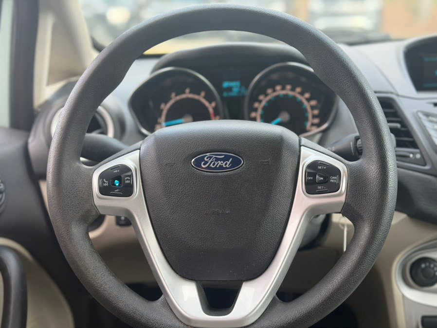 Used 2017 Ford Fiesta SE image 16