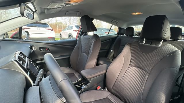 Used 2022 Toyota Prius Prime LE image 18