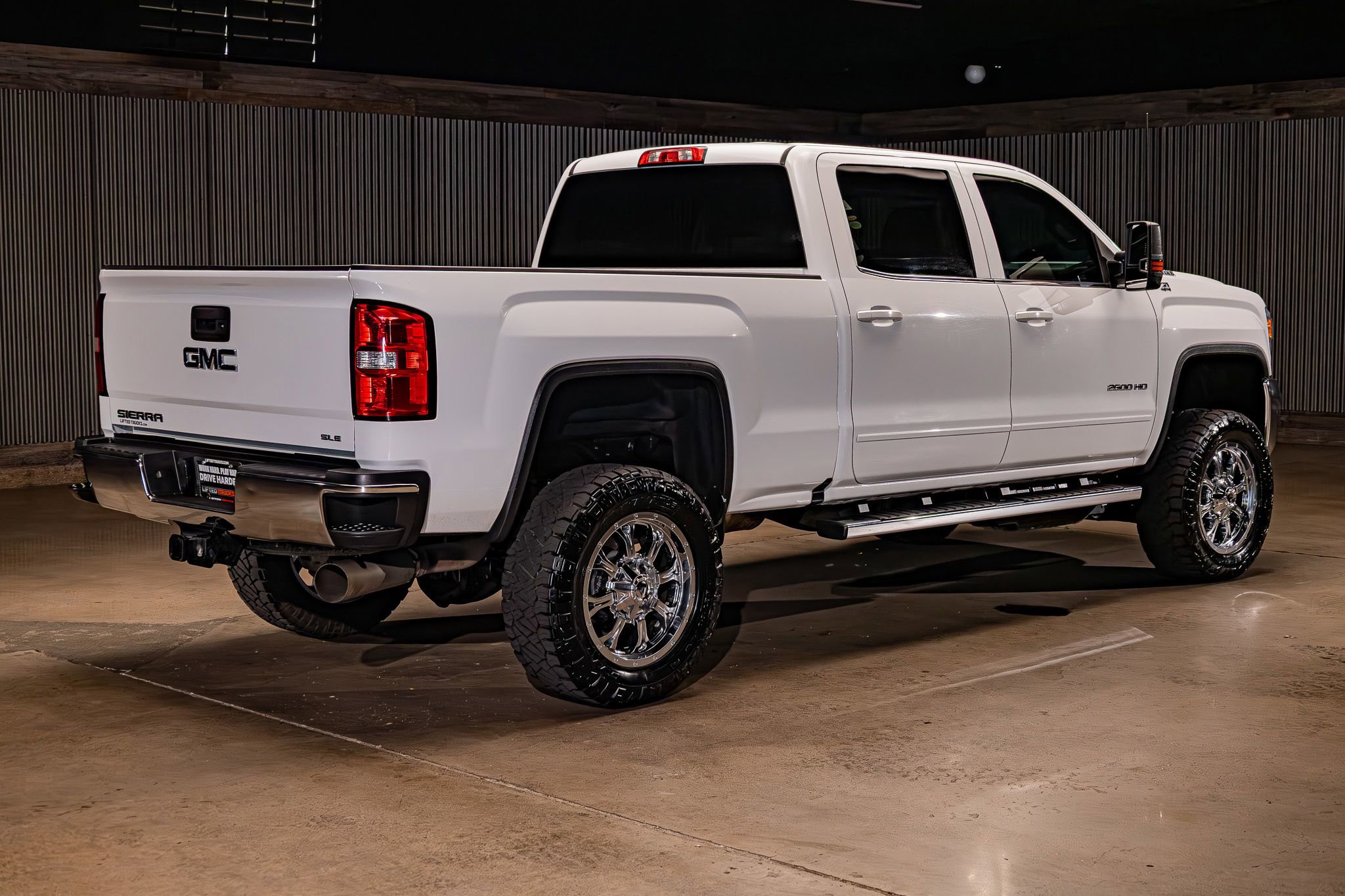 Used 2018 GMC Sierra 2500 SLE w/ Suspension Package, Off-Road AWD/4WD image 9