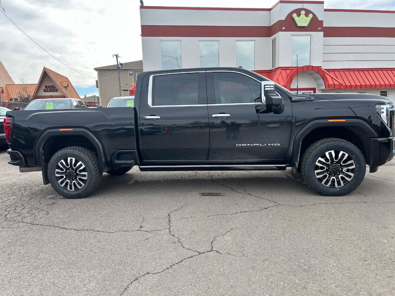 Used 2024 GMC Sierra 2500 Denali Ultimate AWD/4WD image 2
