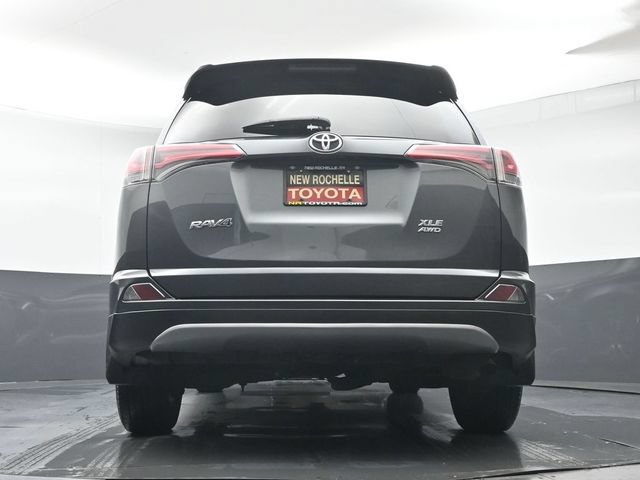 Used 2018 Toyota RAV4 XLE AWD/4WD image 32