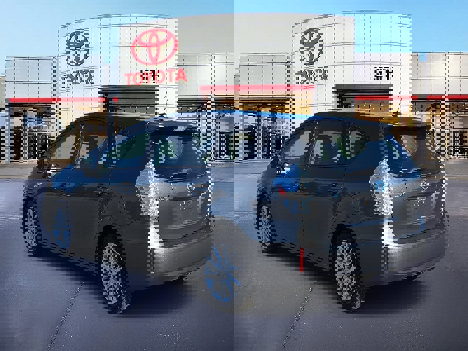 Used 2014 Toyota Prius V Five image 7