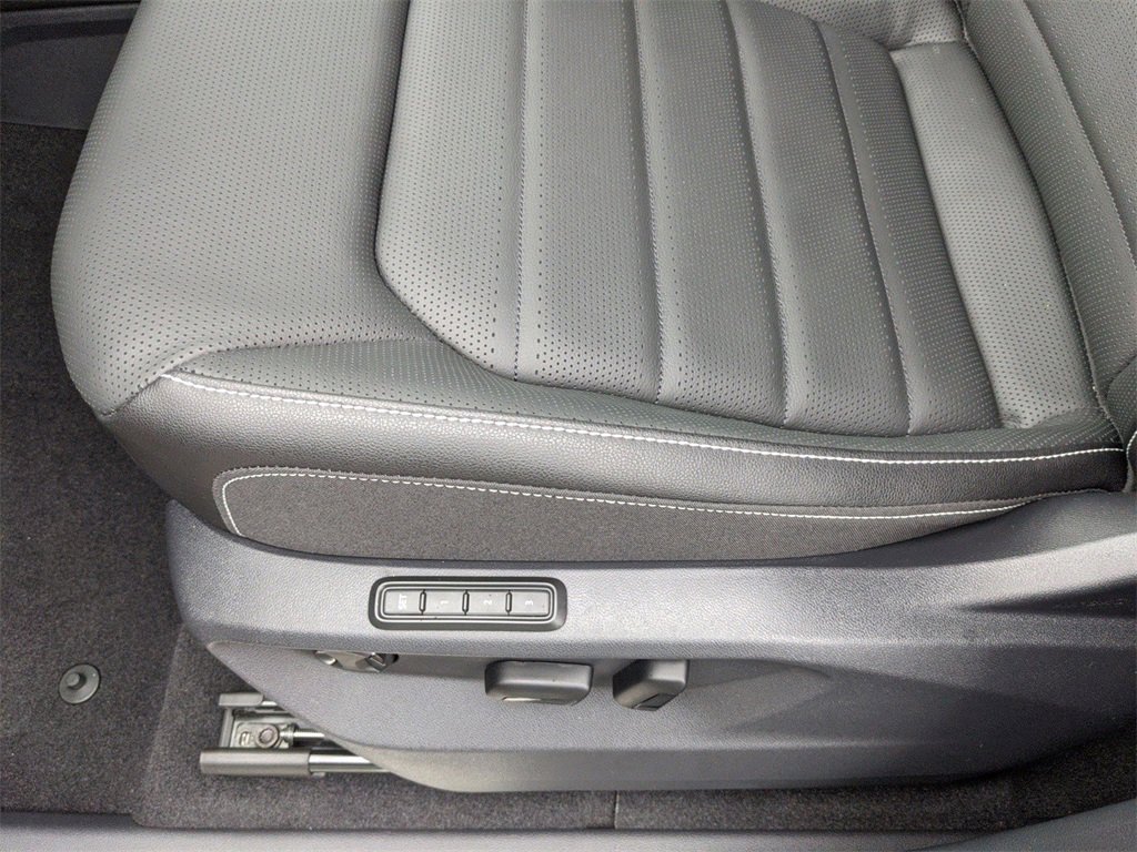 New 2025 Volkswagen Atlas SEL image 30