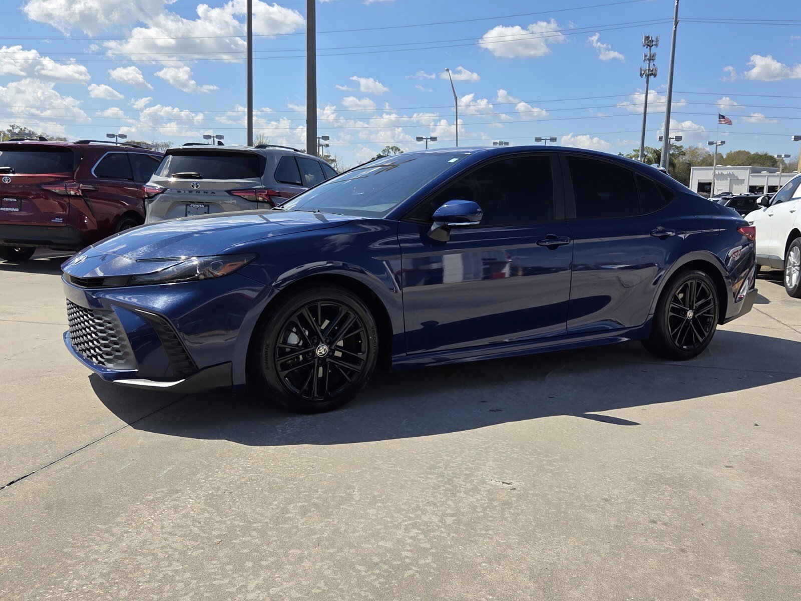 Used 2025 Toyota Camry SE image 3
