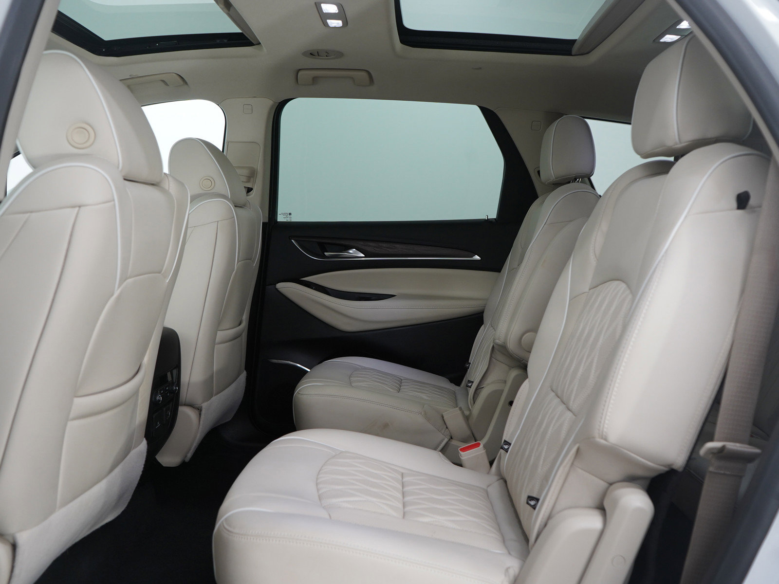 Used 2024 Buick Enclave Avenir w/ Avenir Technology Package image 20