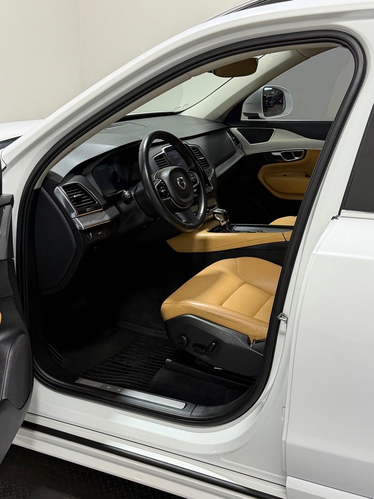 Used 2016 Volvo XC90 T6 Momentum image 8