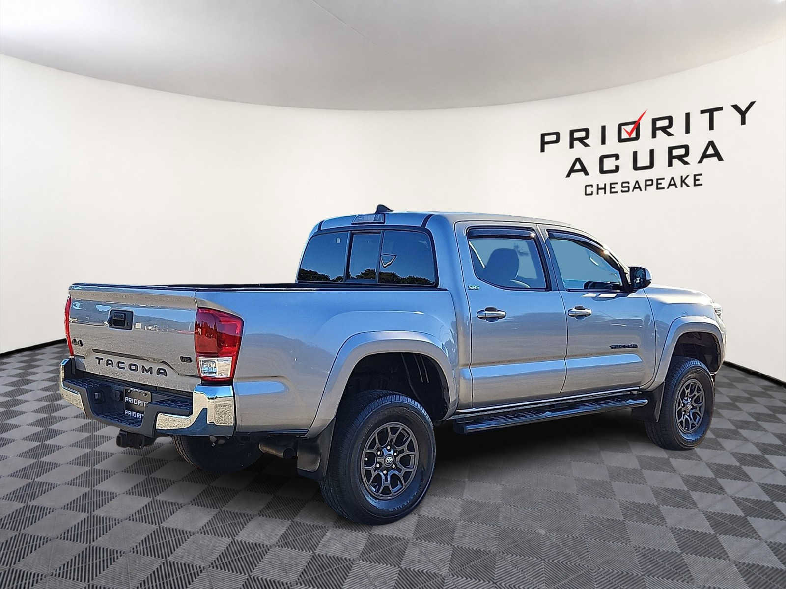 Used 2017 Toyota Tacoma SR5 w/ Tow Package AWD/4WD image 4