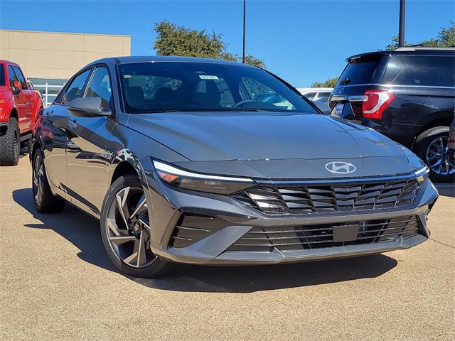 New 2025 Hyundai Elantra Limited w/ Cargo Package