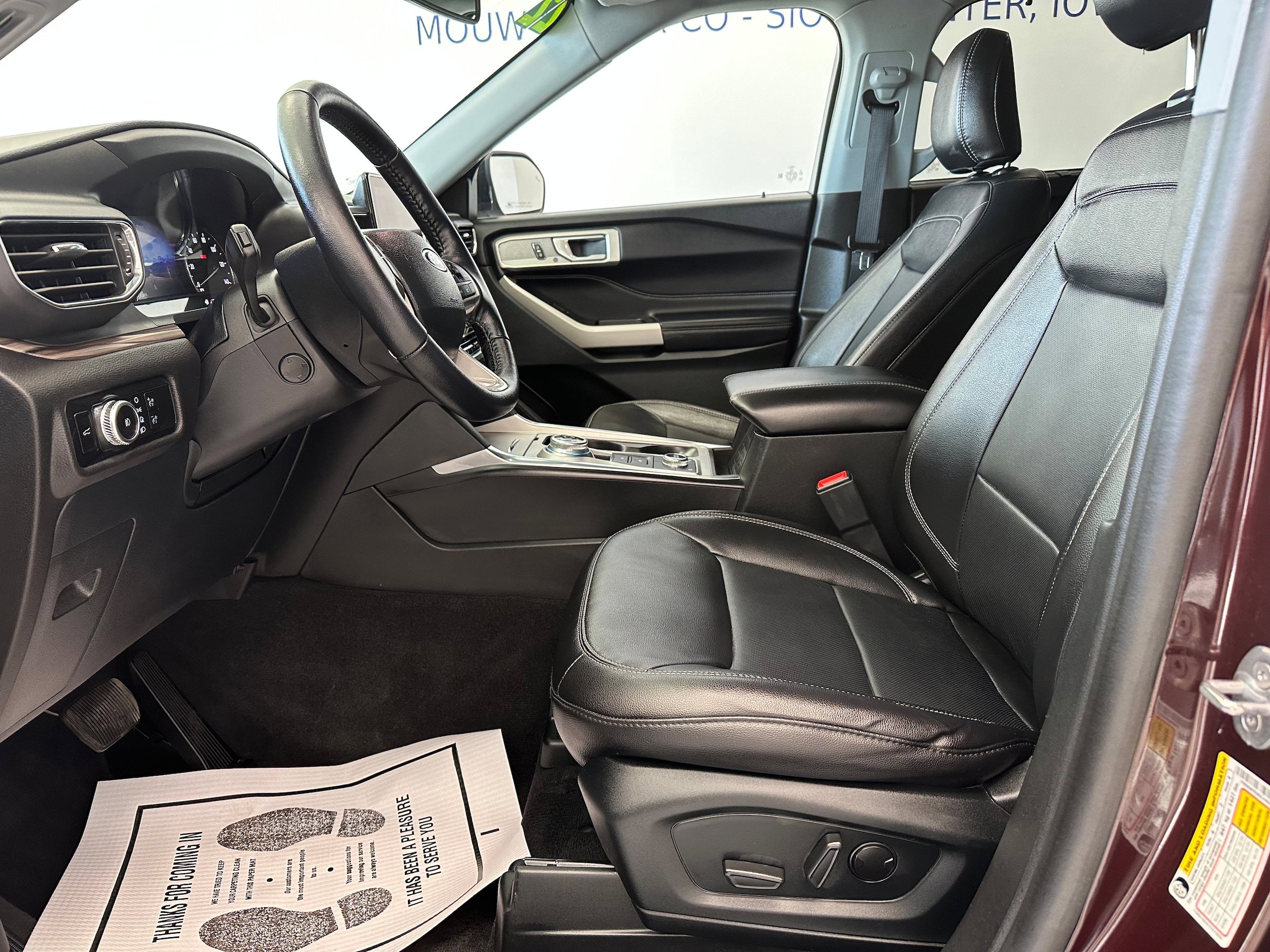 Used 2022 Ford Explorer Limited w/ Equipment Group 301A AWD/4WD image 11