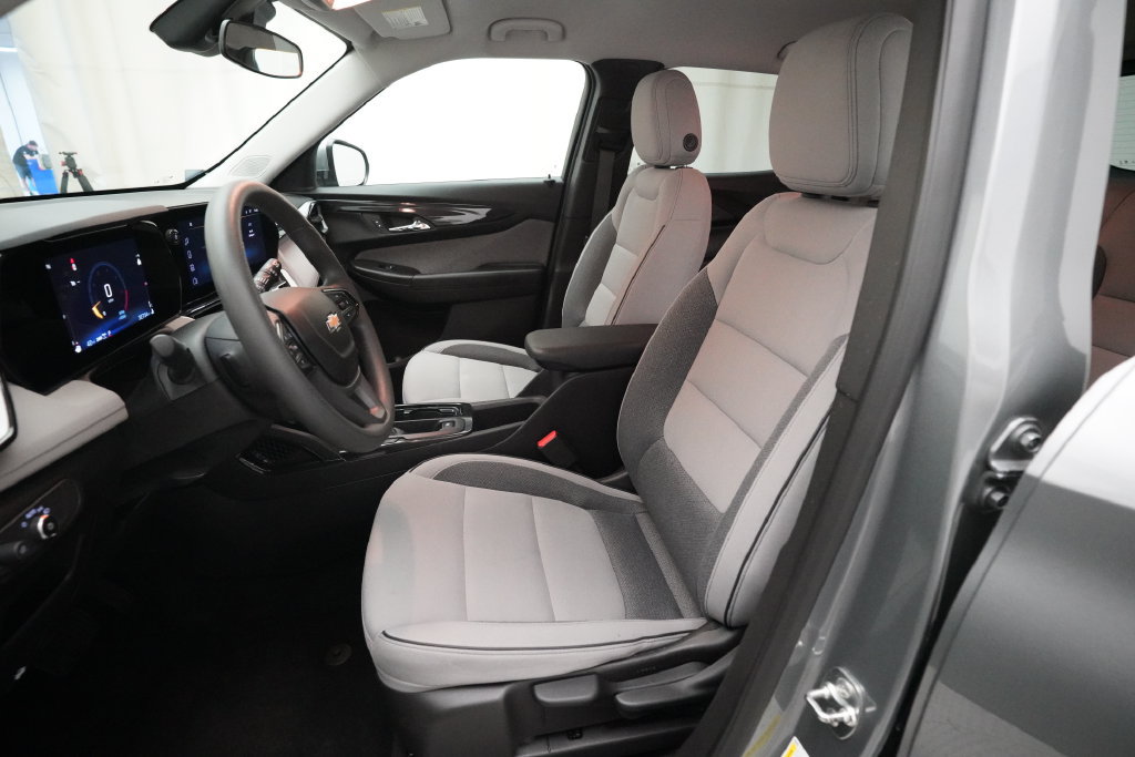 Used 2025 Chevrolet TrailBlazer LT AWD/4WD image 7