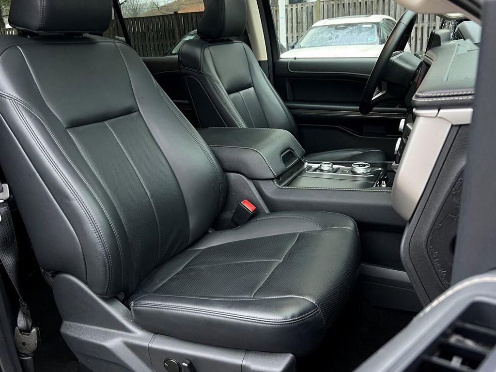 Used 2024 Ford Expedition XLT image 14