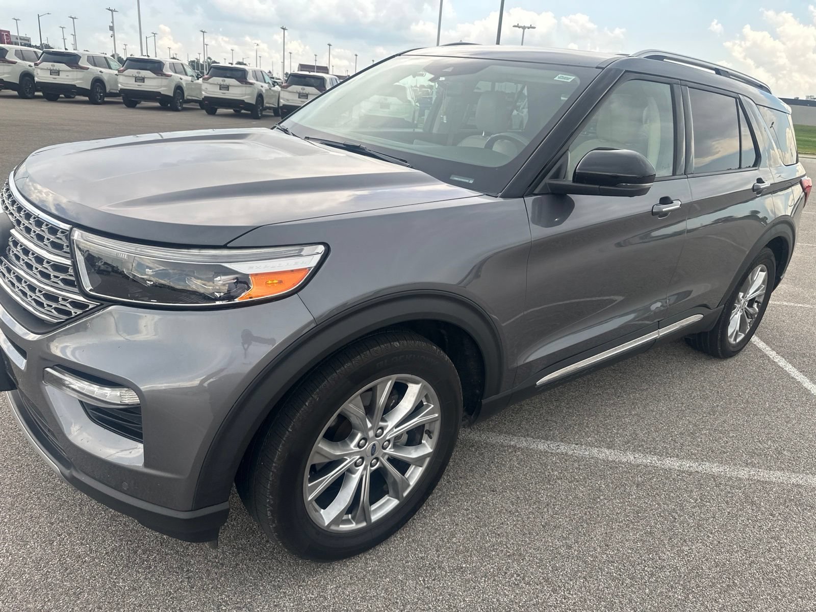 Used 2022 Ford Explorer Limited w/ Equipment Group 301A RWD image 2