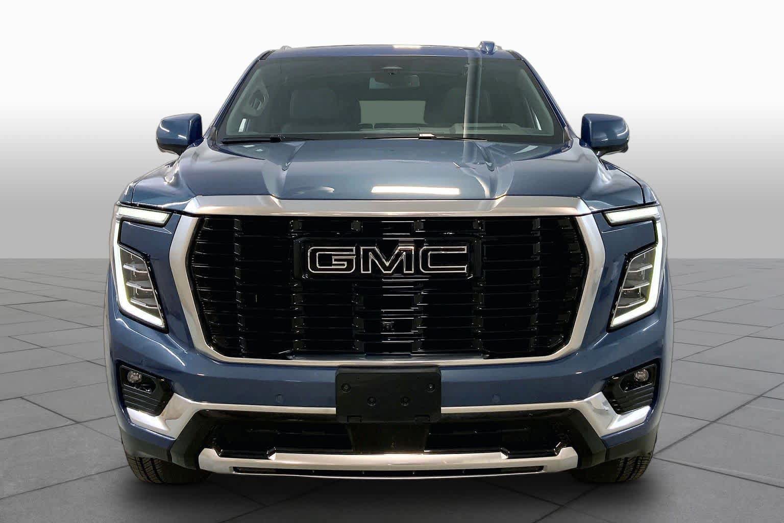 Used 2025 GMC Yukon XL Denali w/ Sun & Power Step Package AWD/4WD image 3