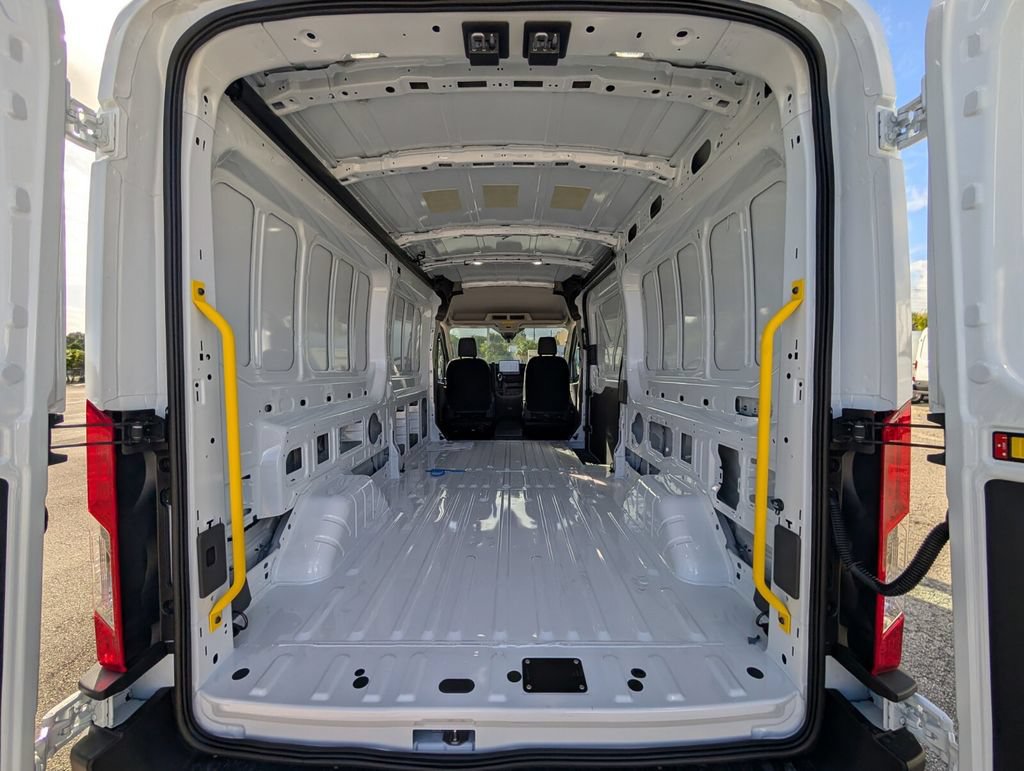 New 2026 Ford Transit 250 148 Medium Roof RWD image 7