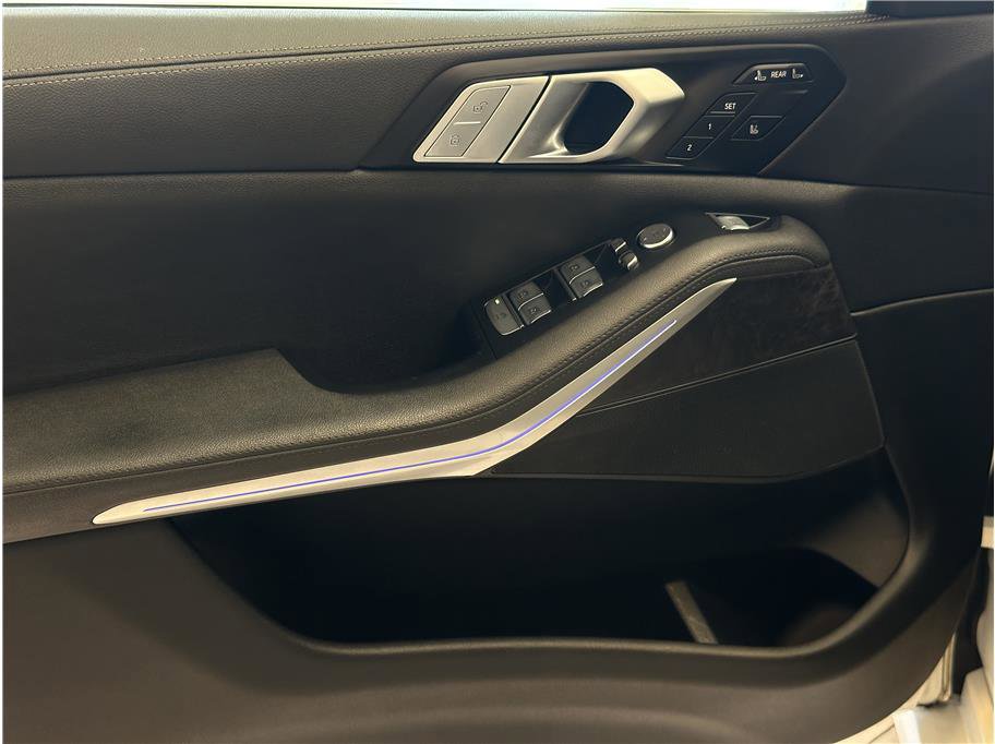 Used 2022 BMW X7 xDrive40i w/ Cold Weather Package image 10