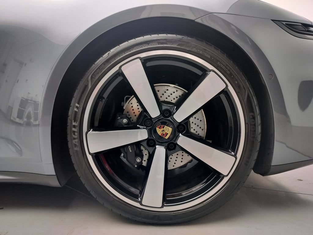 Certified 2025 Porsche 911 Carrera RWD image 23