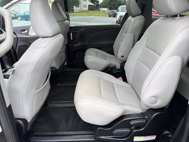 Used 2015 Toyota Sienna Limited Premium w/ Four Season Floor Mat Package AWD/4WD image 18