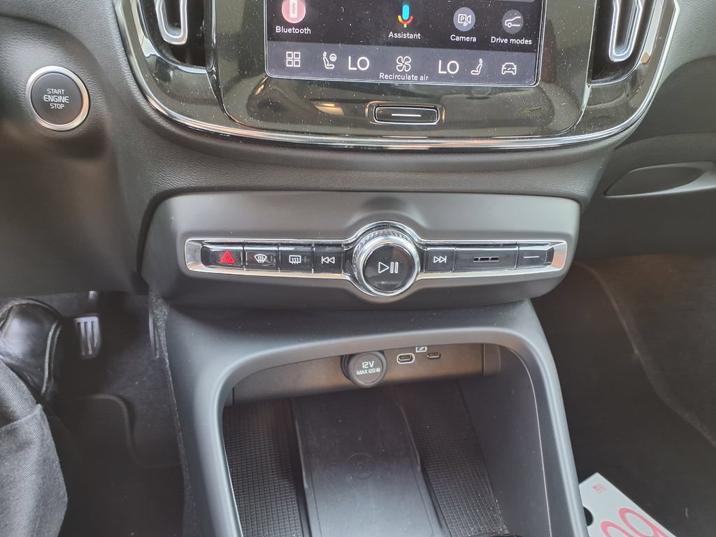 Used 2025 Volvo XC40 B5 Plus AWD/4WD image 24