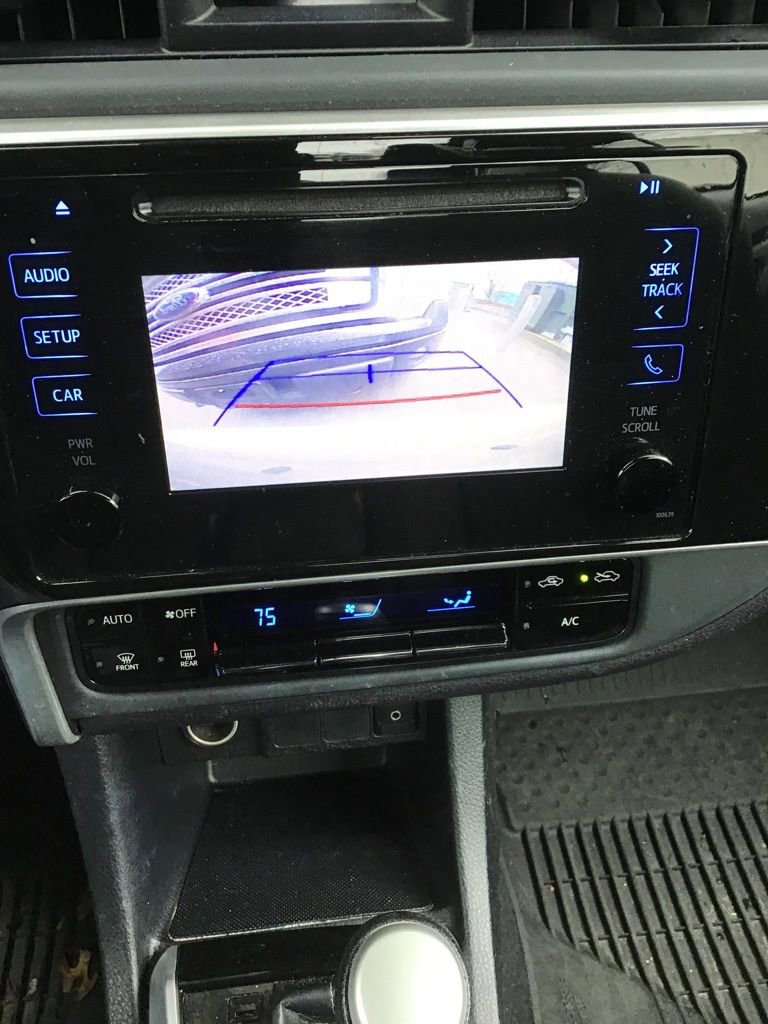 Used 2018 Toyota Corolla LE image 9