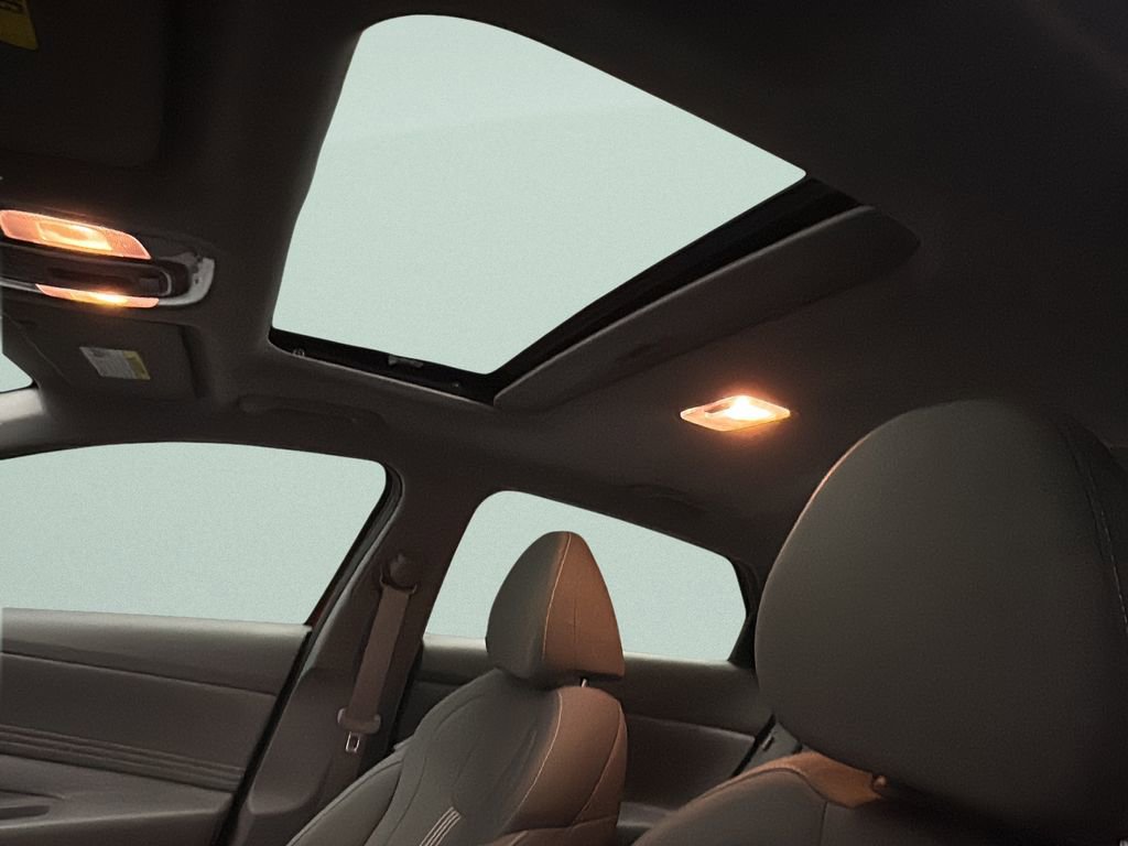 Used 2025 Hyundai Elantra SEL image 11