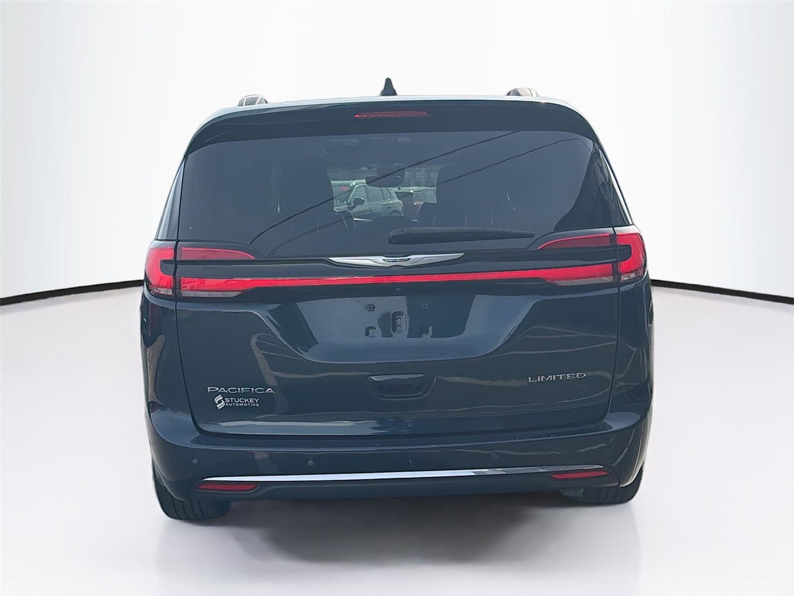 Used 2023 Chrysler Pacifica Limited image 6