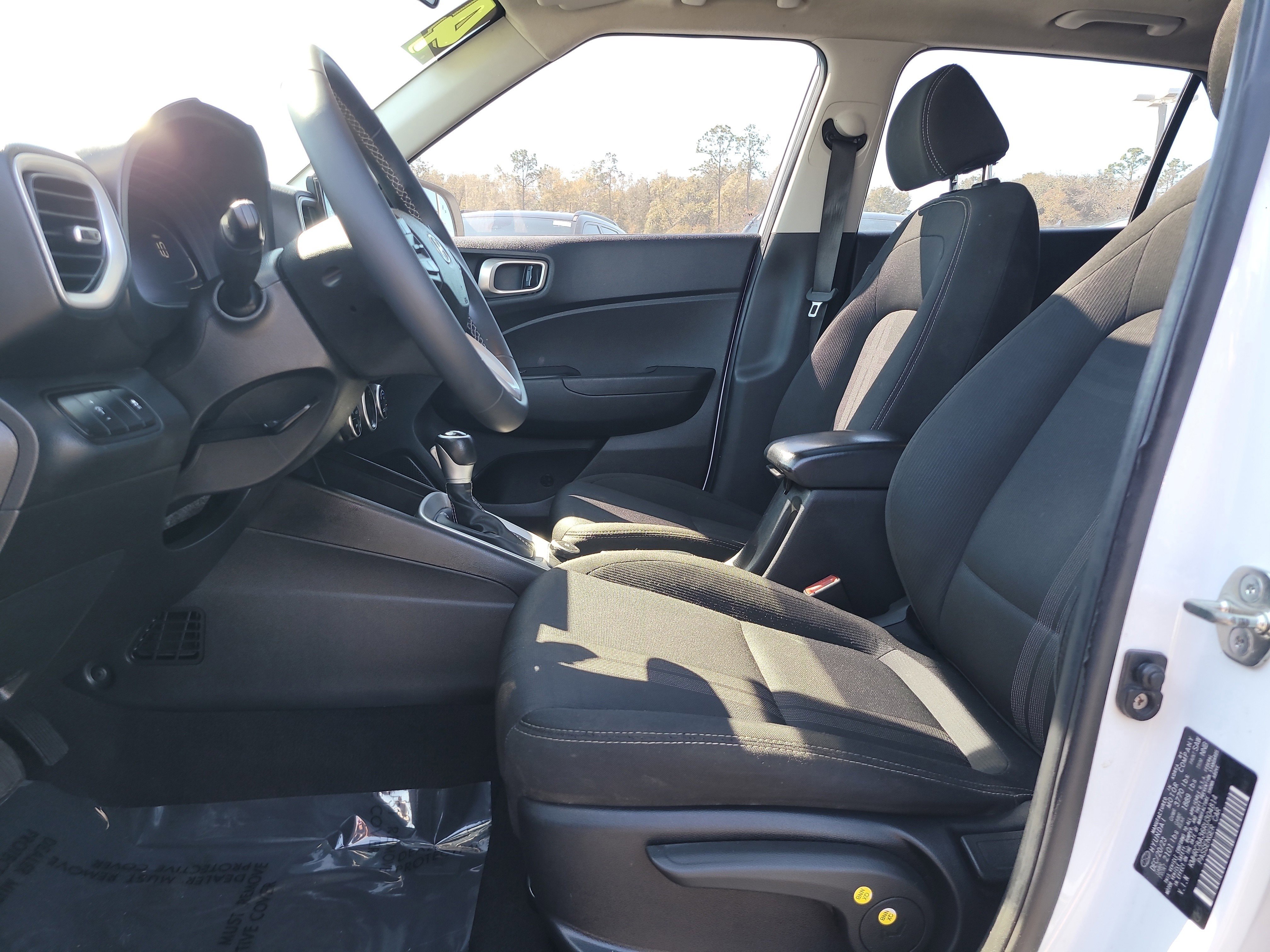 Used 2024 Hyundai Venue SEL image 16