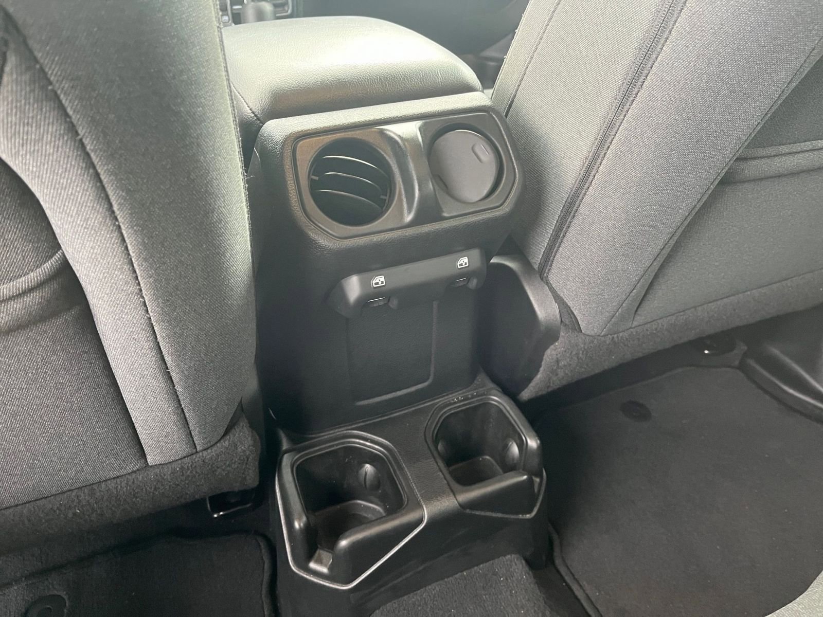 Used 2025 Jeep Wrangler Sport S image 22