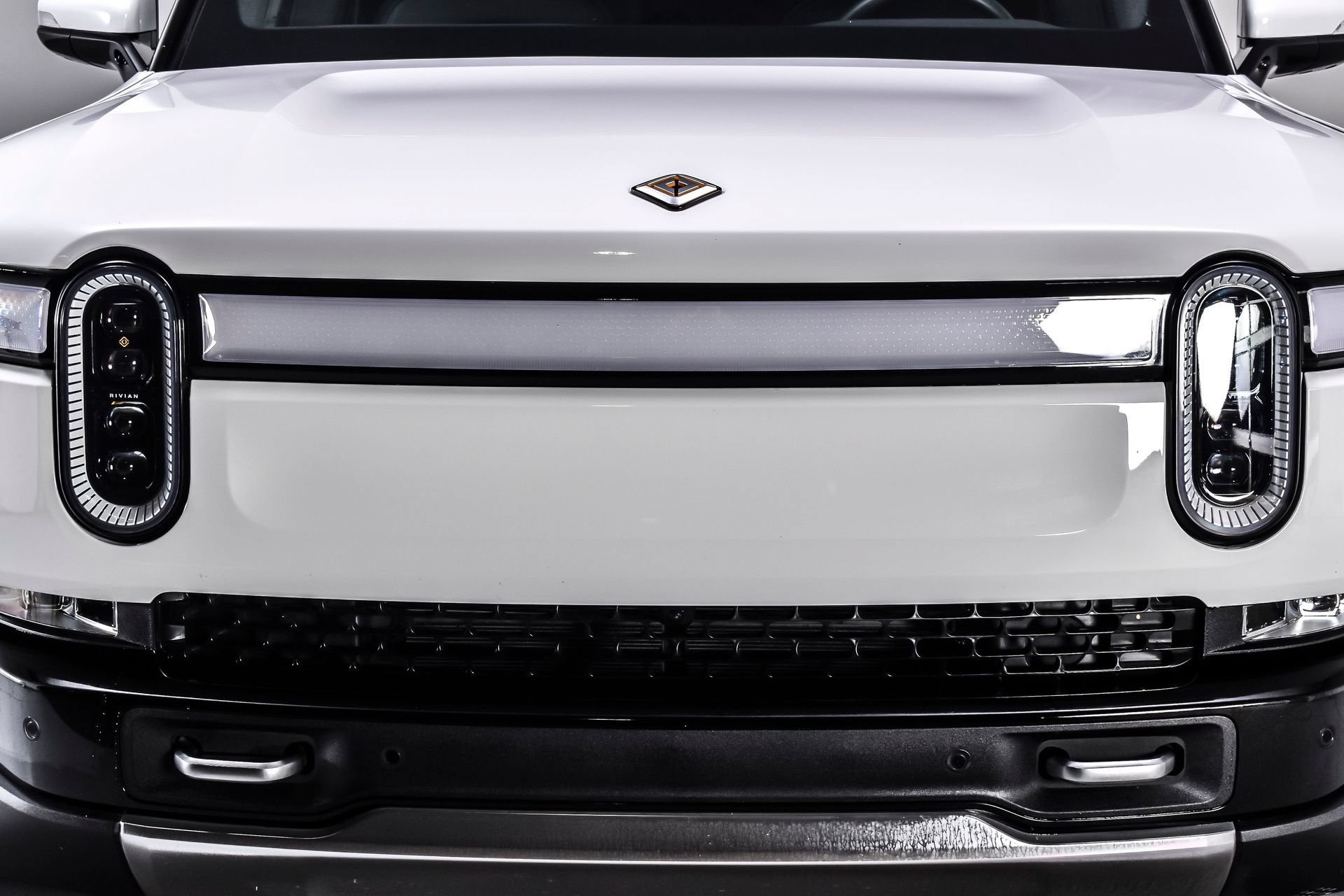 Used 2024 Rivian R1S Adventure AWD/4WD image 9