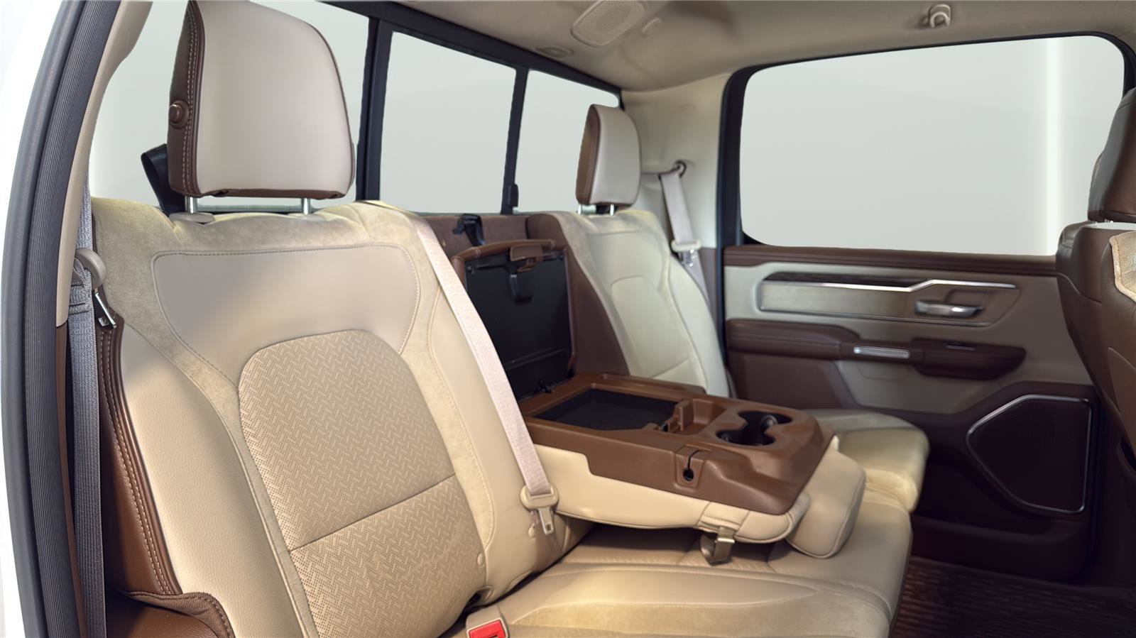 Used 2019 RAM 1500 Laramie AWD/4WD image 16