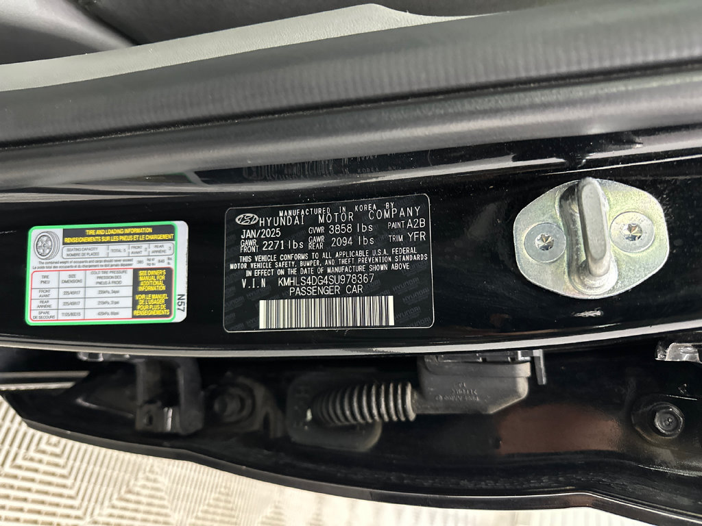 Used 2025 Hyundai Elantra SEL FWD image 32