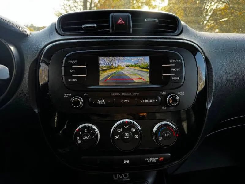 Used 2016 Kia Soul ! FWD image 16