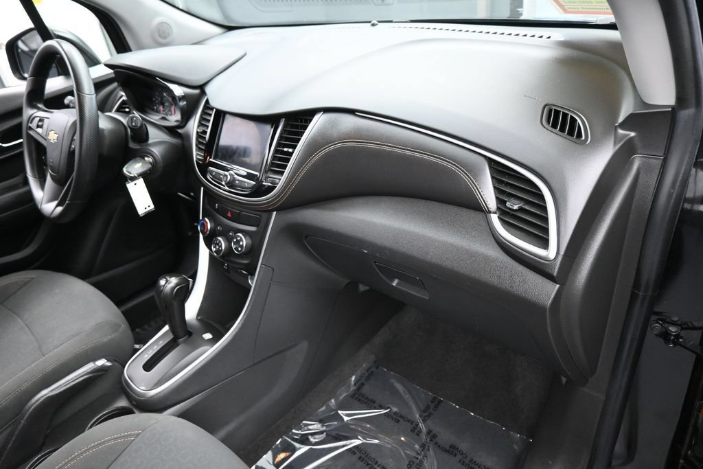 Used 2022 Chevrolet Trax LS w/ Tint and Cruise Package AWD/4WD image 38