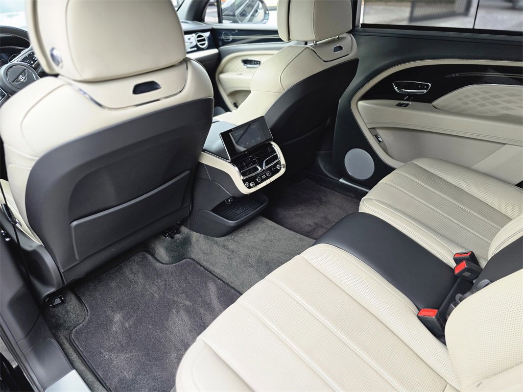 Used 2023 Bentley Bentayga Extended Wheelbase image 15