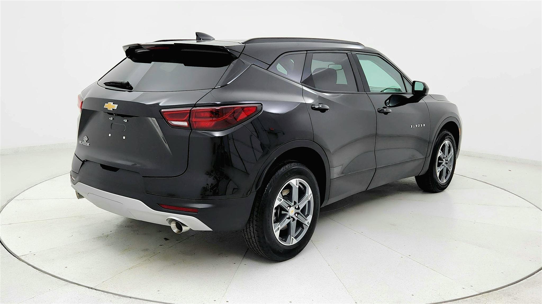 Used 2024 Chevrolet Blazer LT w/ Convenience Package FWD image 5