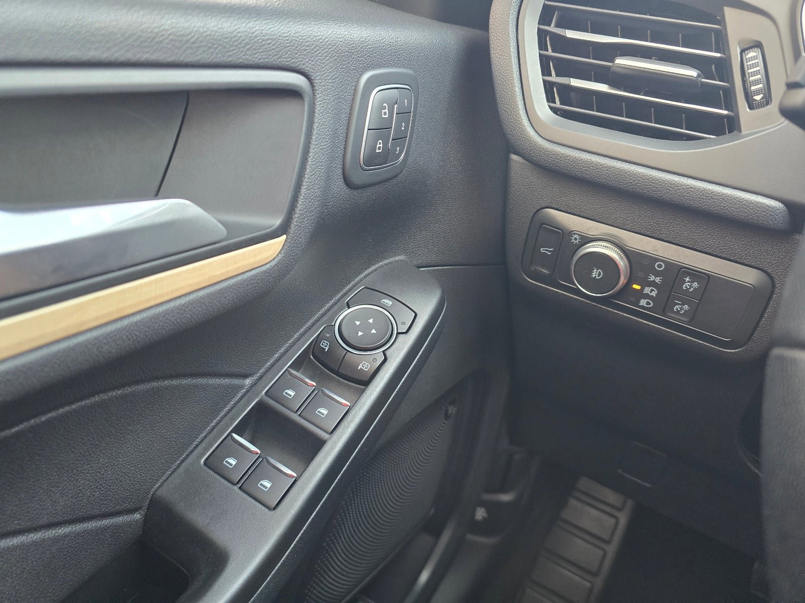 Used 2021 Ford Escape Titanium w/ Titanium Elite Package image 22